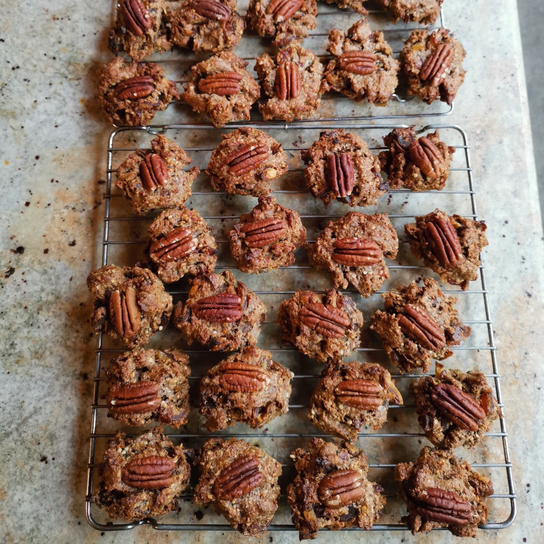 Baked cookies on a cooling rack